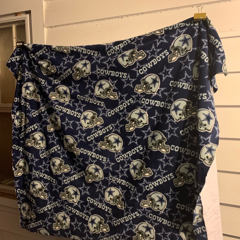 NFL Cowboys machine sewn 3-layer heavy blanket, unused